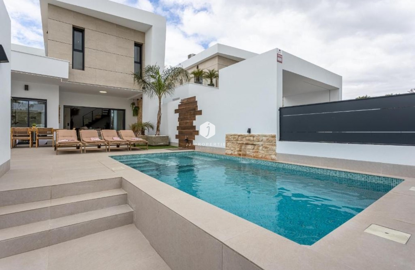 Resale - Villa -
Dolores - Costa Blanca