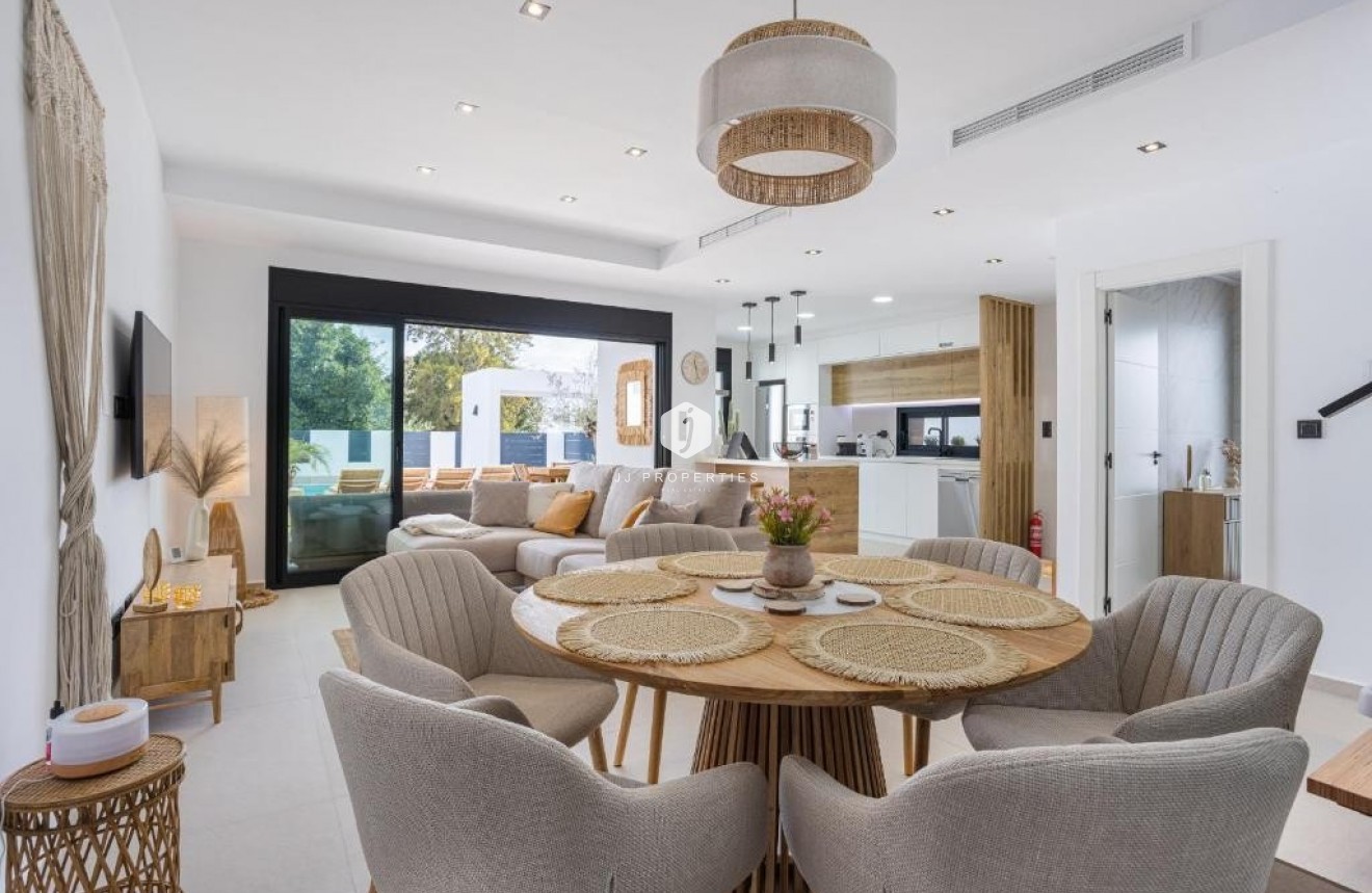 Resale - Villa -
Dolores - Costa Blanca