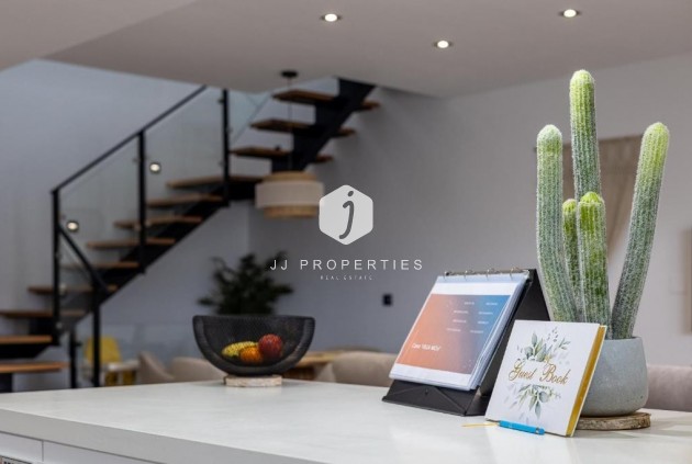 Resale - Villa -
Dolores - Costa Blanca
