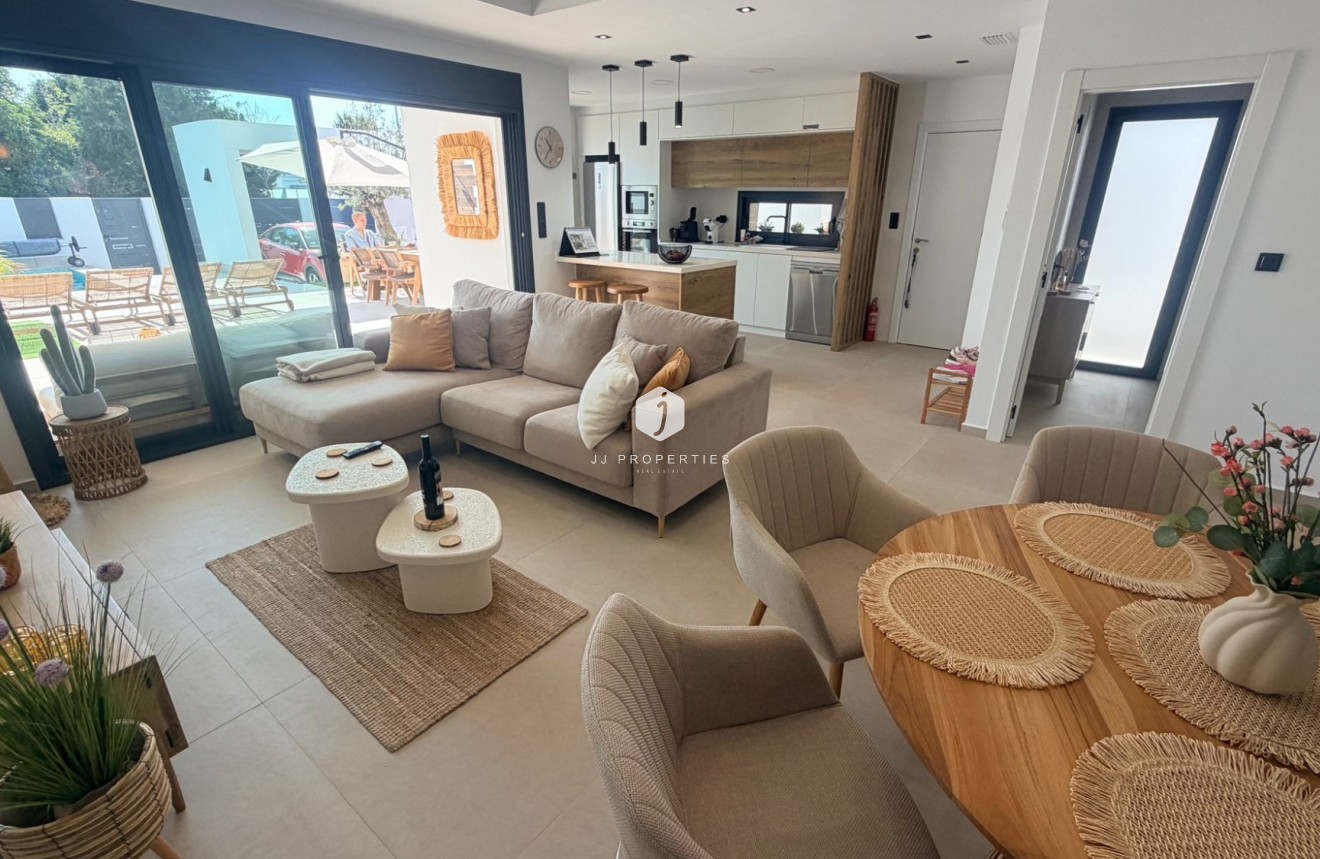 Resale - Villa -
Dolores - Costa Blanca
