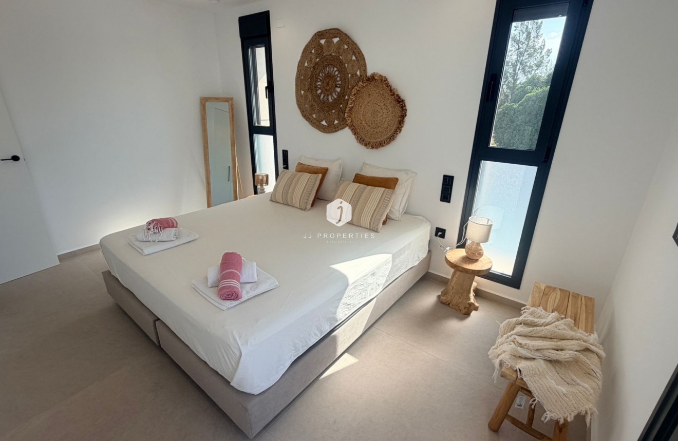Resale - Villa -
Dolores - Costa Blanca