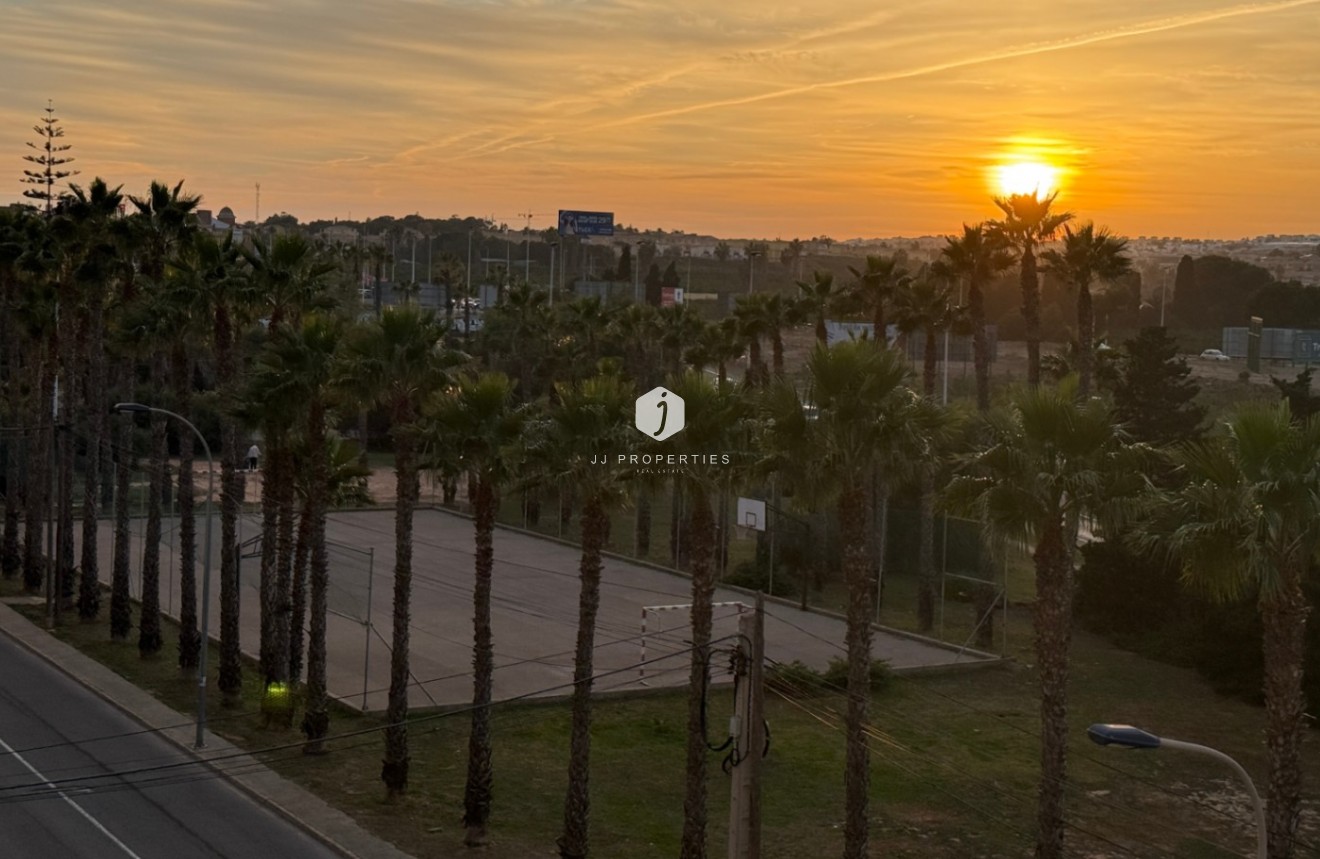 Z drugiej ręki - Mieszkanie w bloku -
Torrevieja - Costa Blanca