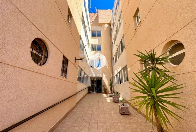 Resale - Apartment / flat -
Torrevieja - Costa Blanca