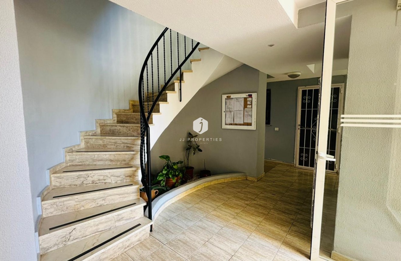 Resale - Apartment / flat -
Torrevieja - Costa Blanca