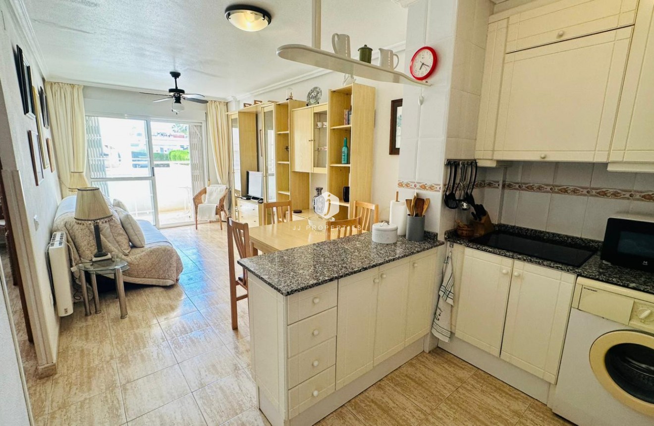 Resale - Apartment / flat -
Torrevieja - Costa Blanca