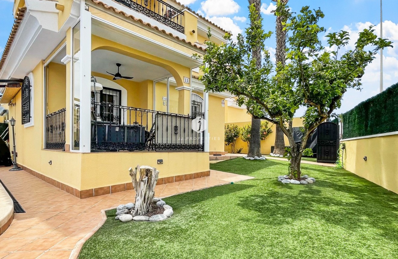 Resale - Villa -
Orihuela Costa - Costa Blanca
