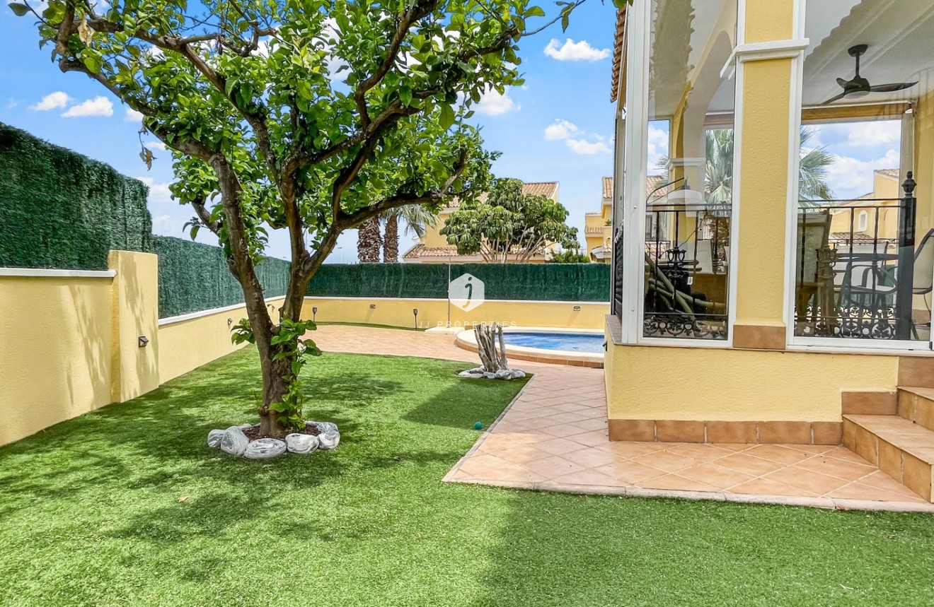 Resale - Villa -
Orihuela Costa - Costa Blanca