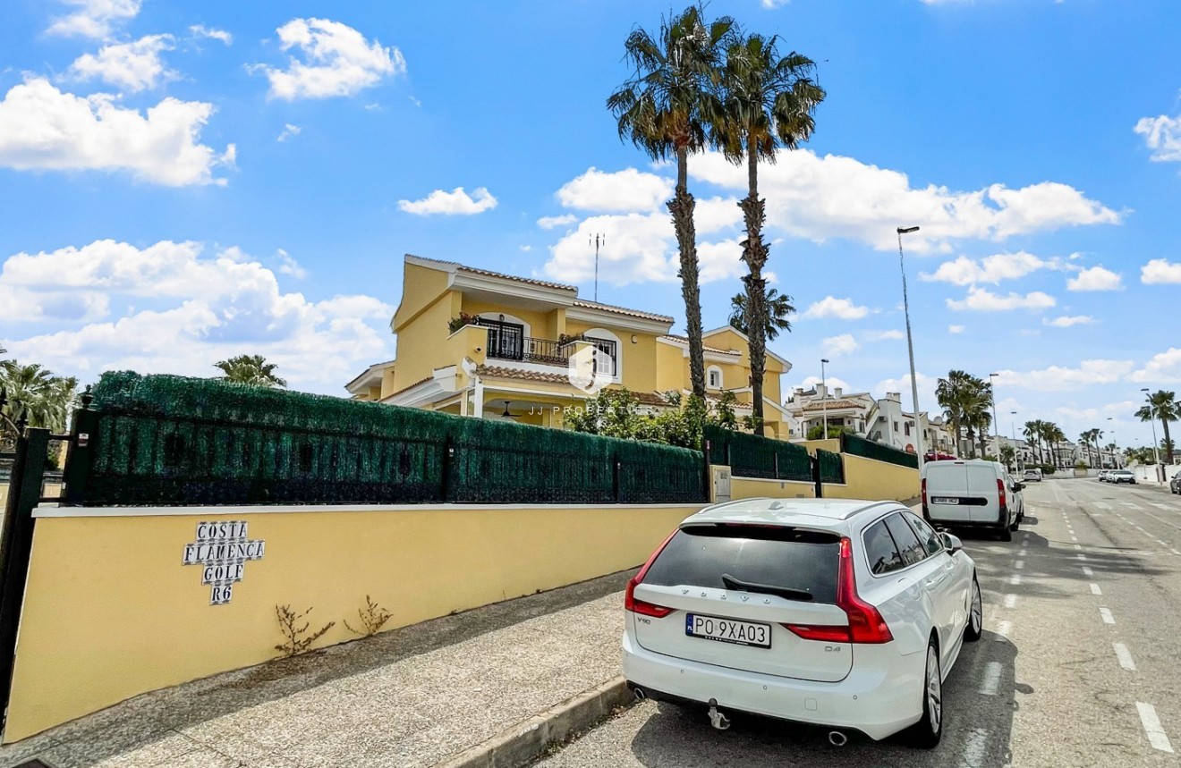 Resale - Villa -
Orihuela Costa - Costa Blanca