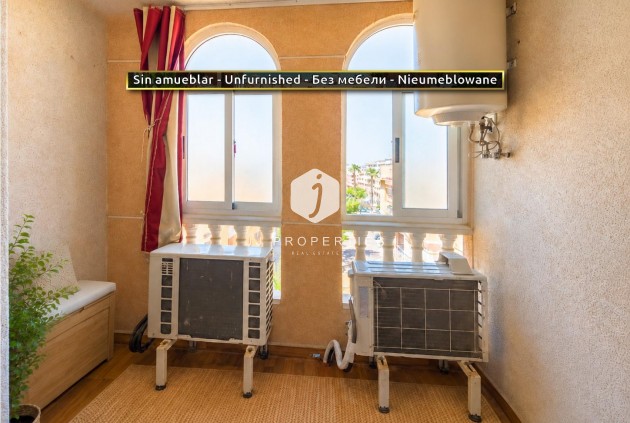 Z drugiej ręki - Mieszkanie w bloku -
Torrevieja - PARQUE DE LAS NACIONES