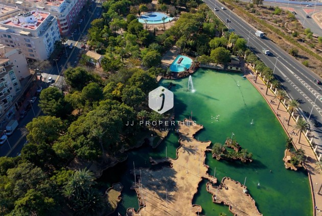 Z drugiej ręki - Mieszkanie w bloku -
Torrevieja - PARQUE DE LAS NACIONES