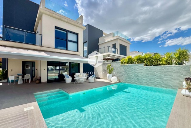 Resale - Villa -
San Miguel de Salinas - Bellavista