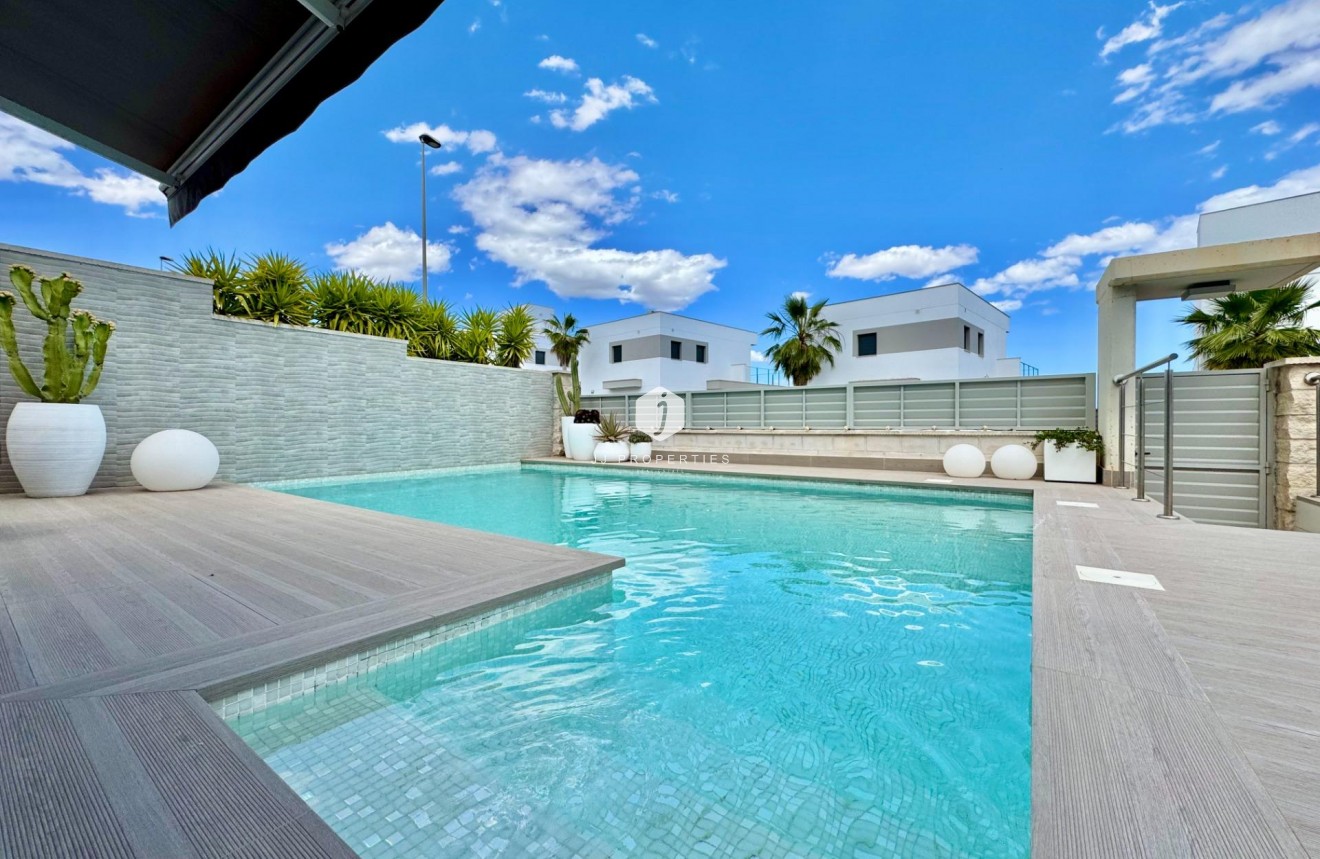 Resale - Villa -
San Miguel de Salinas - Bellavista