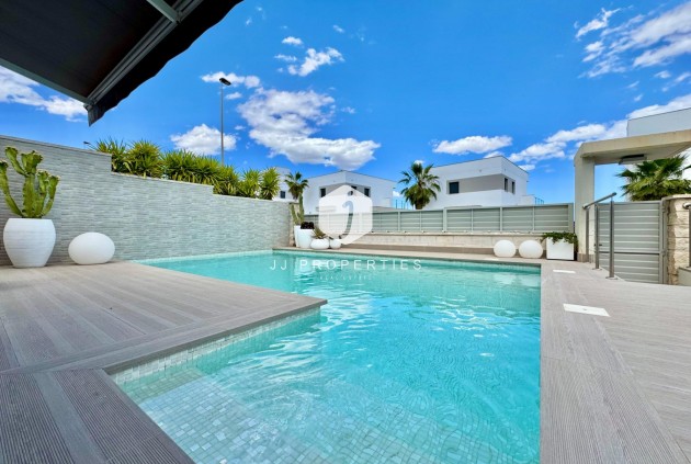 Resale - Villa -
San Miguel de Salinas - Bellavista