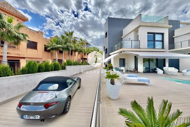 Resale - Villa -
San Miguel de Salinas - Bellavista