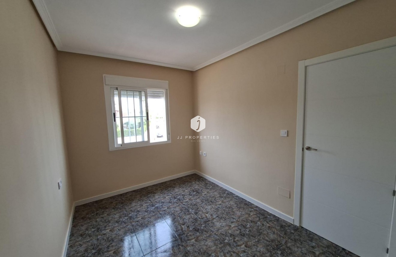 Segunda mano - Bungalow -
Orihuela Costa - Punta Prima