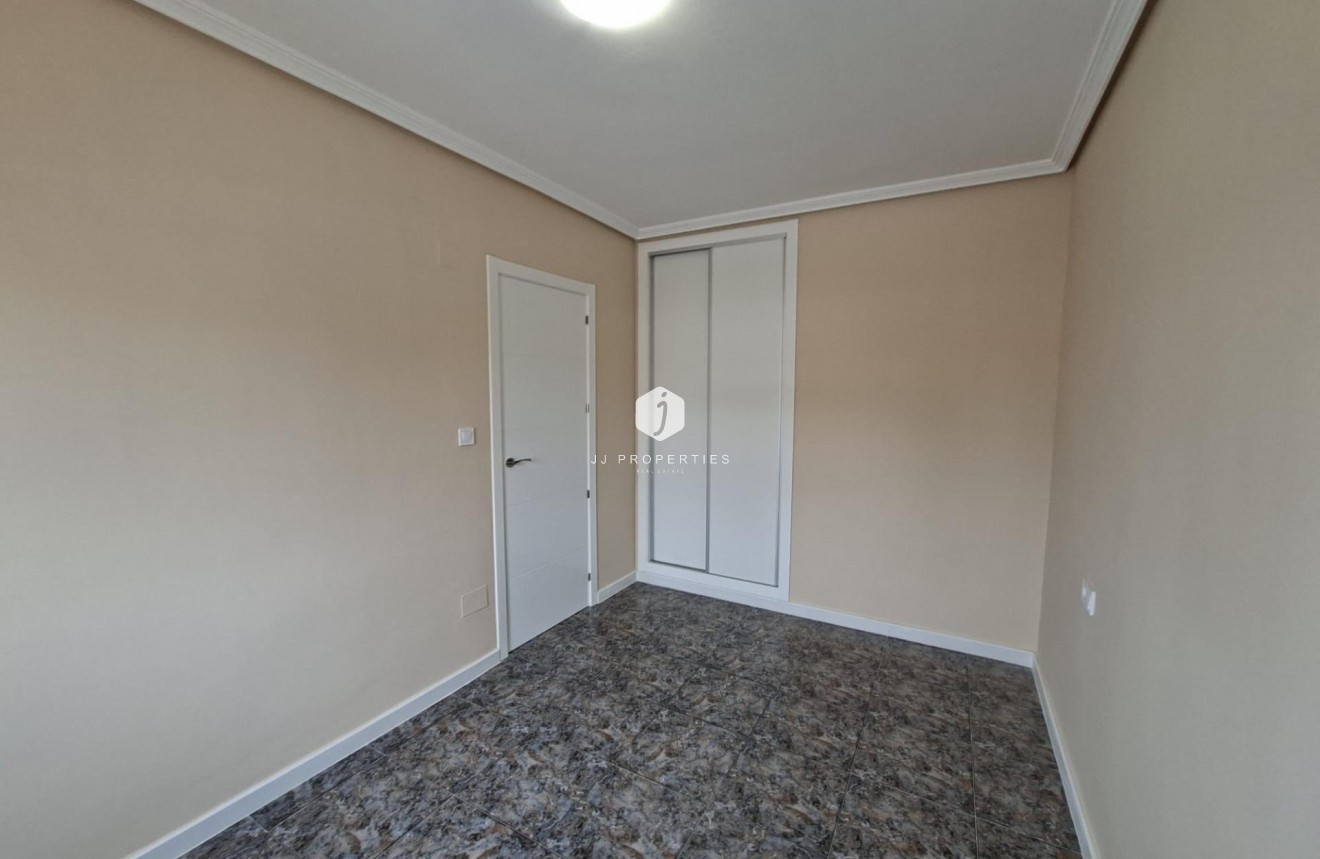 Segunda mano - Bungalow -
Orihuela Costa - Punta Prima