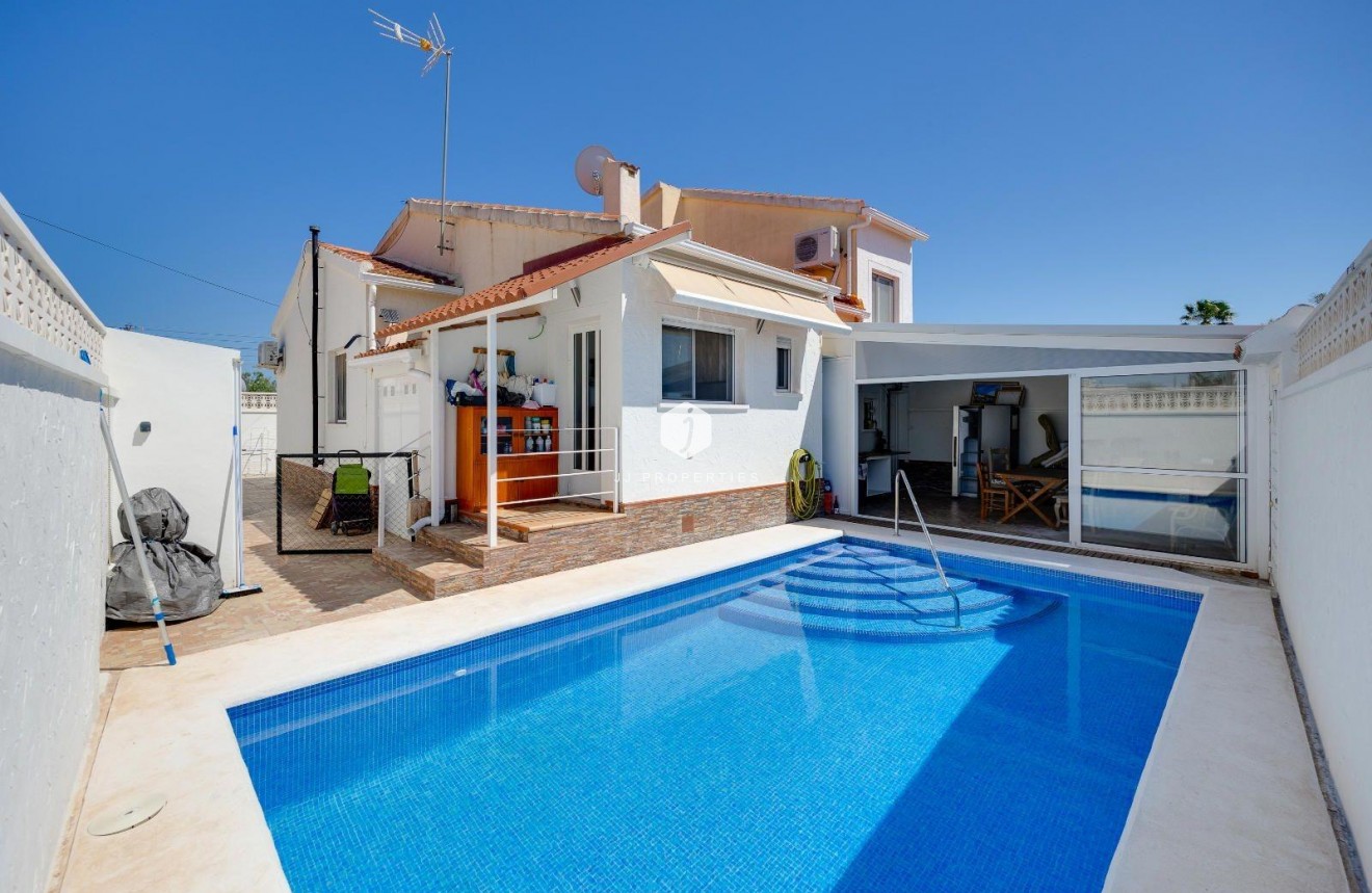 Resale - Villa -
San Fulgencio - La Marina