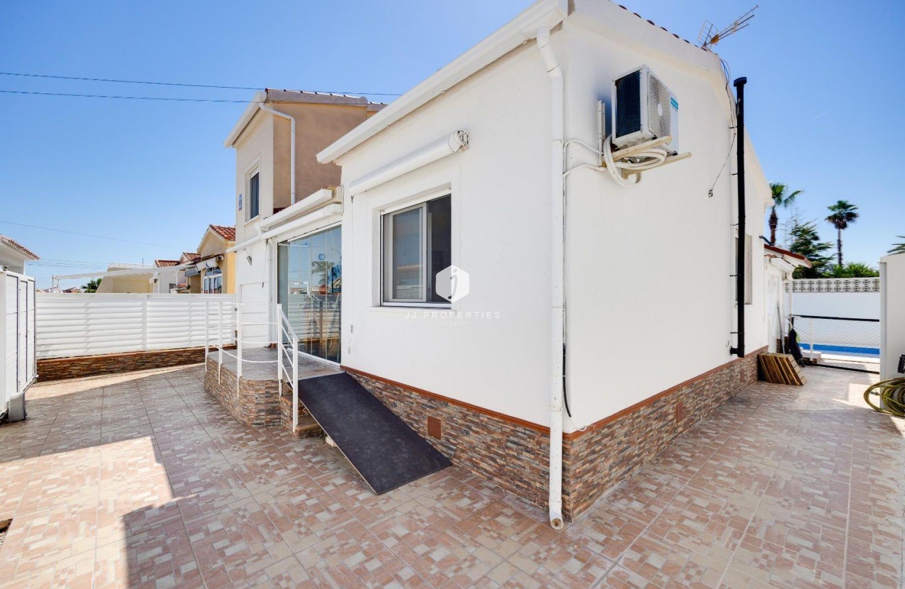 Resale - Villa -
San Fulgencio - La Marina