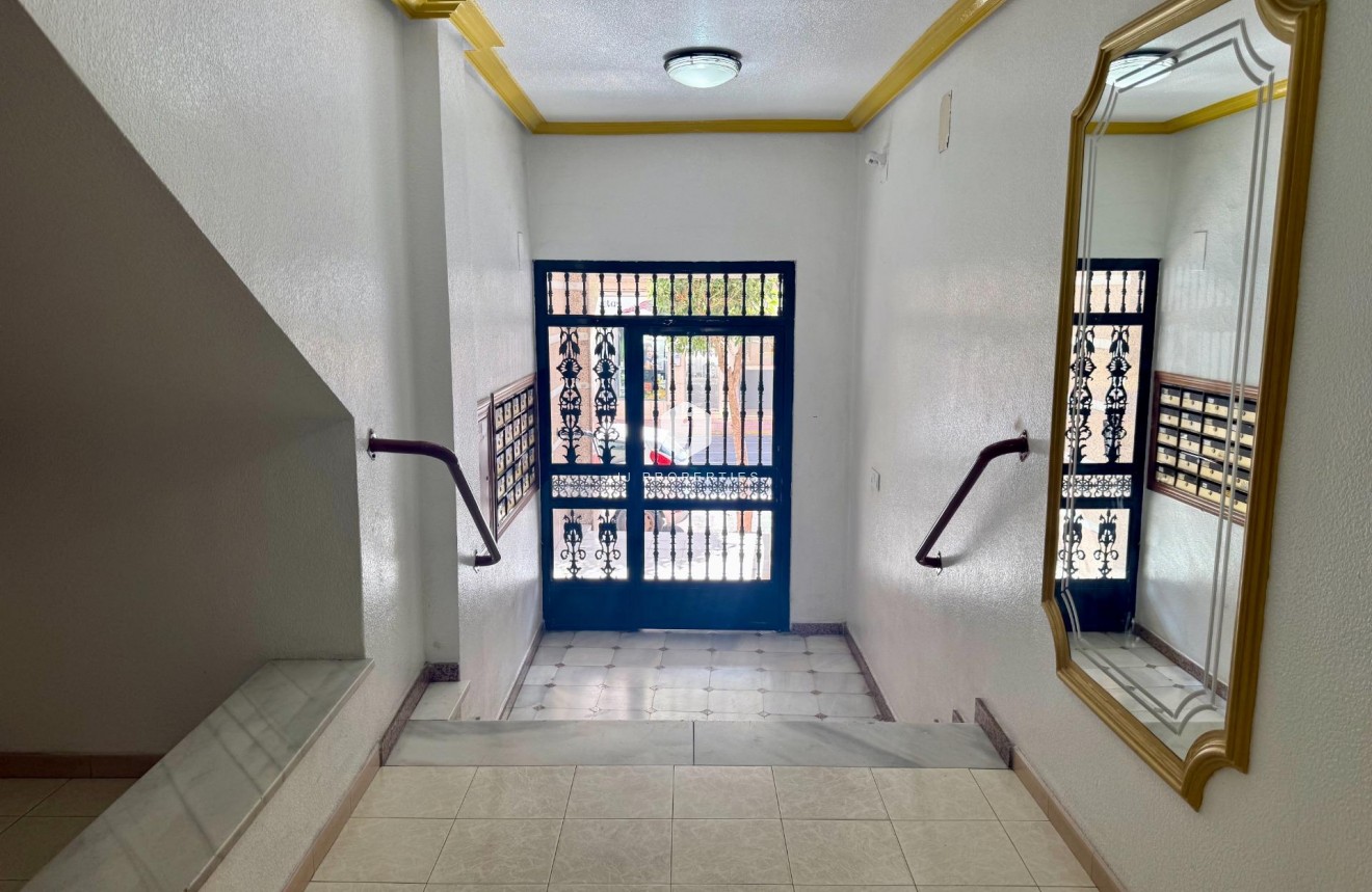 Aus zweiter Hand - Wohnung -
Torrevieja - Centro