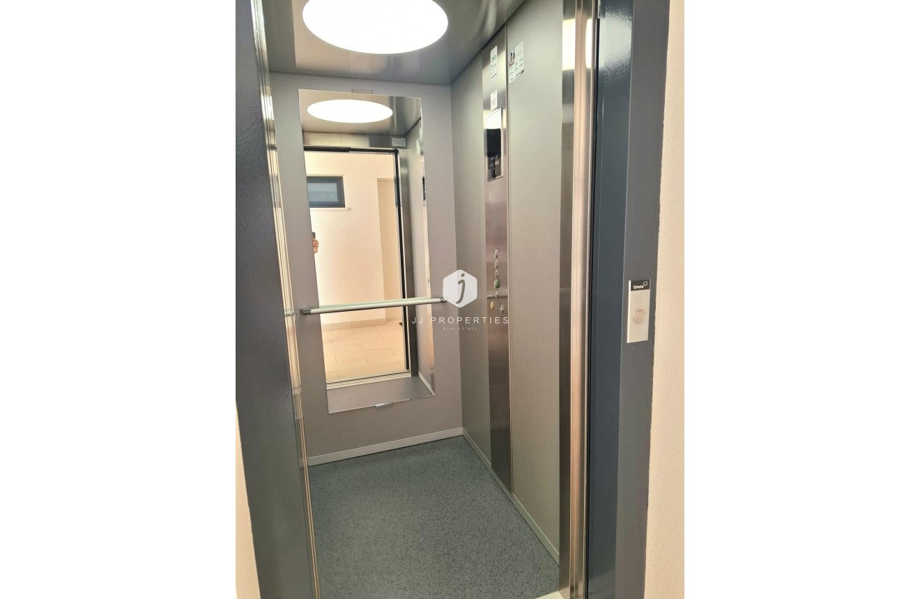 Resale - Apartment / flat -
Orihuela Costa - Villamartín