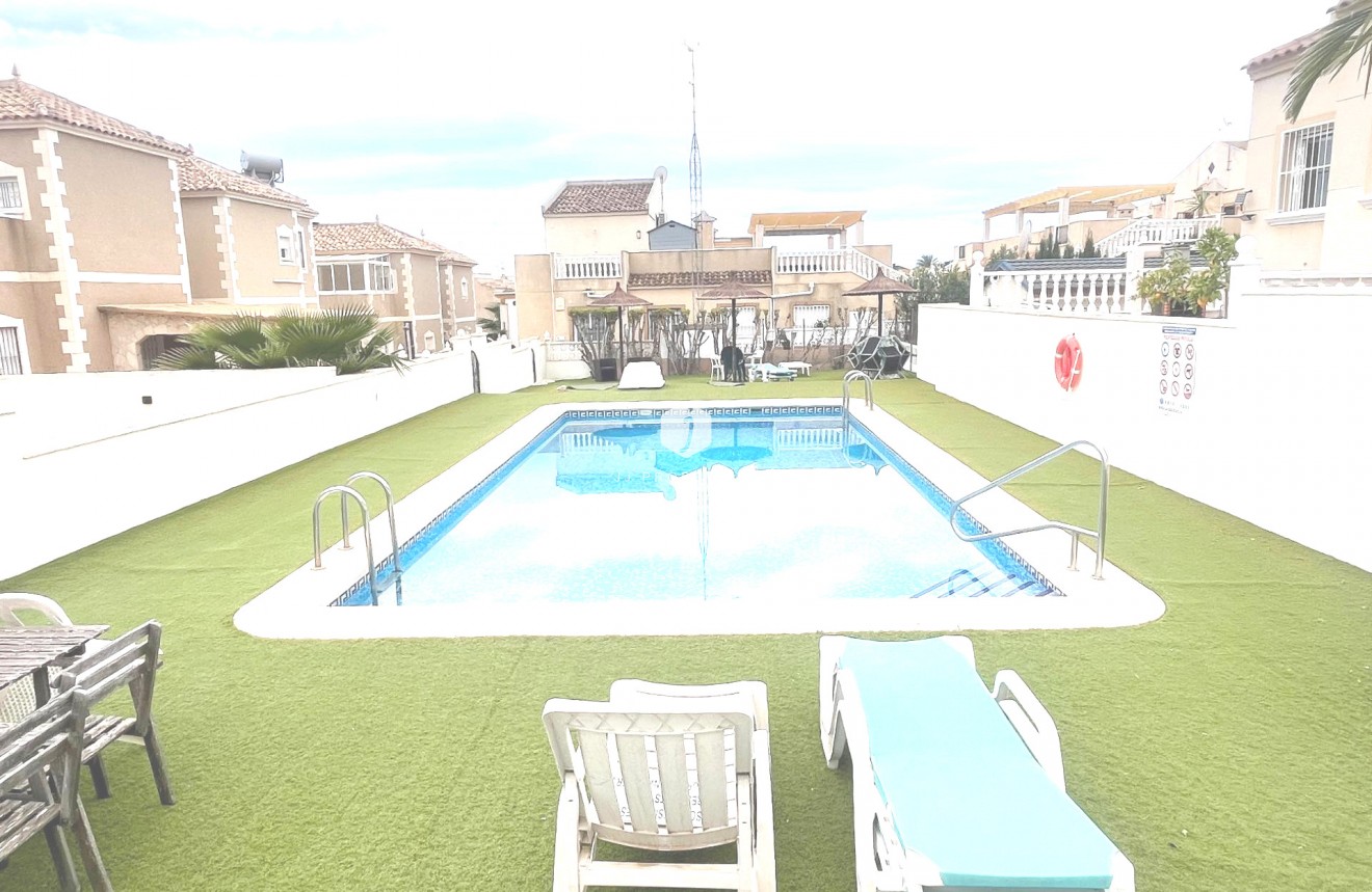 Tweedehands - duplex -
San Miguel de Salinas - Las Filipinas