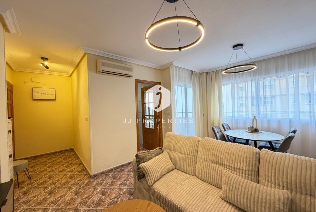 Segunda mano - Apartamento / piso -
Torrevieja - Centro