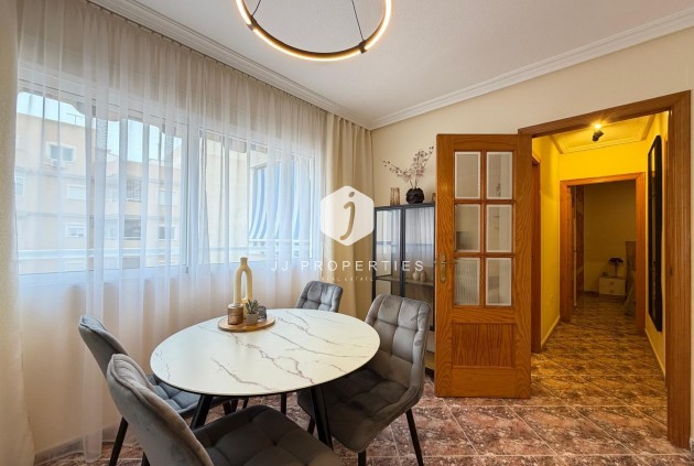 Segunda mano - Apartamento / piso -
Torrevieja - Centro