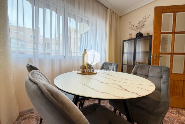 Segunda mano - Apartamento / piso -
Torrevieja - Centro