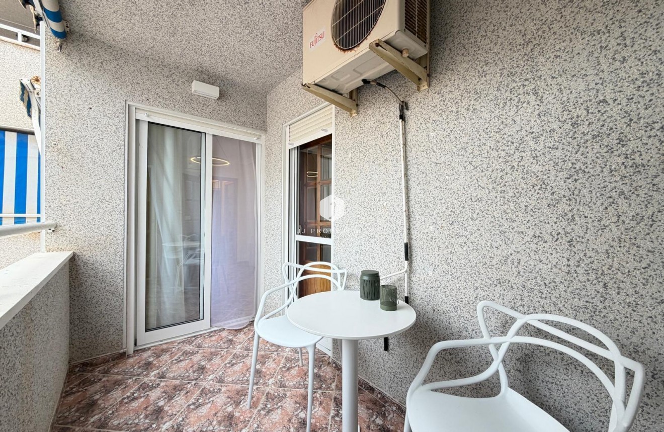 Segunda mano - Apartamento / piso -
Torrevieja - Centro