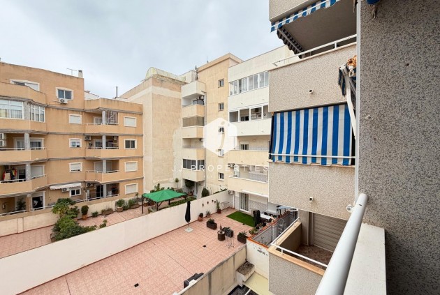 Segunda mano - Apartamento / piso -
Torrevieja - Centro