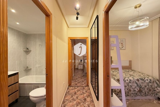 Segunda mano - Apartamento / piso -
Torrevieja - Centro