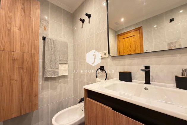 Segunda mano - Apartamento / piso -
Torrevieja - Centro