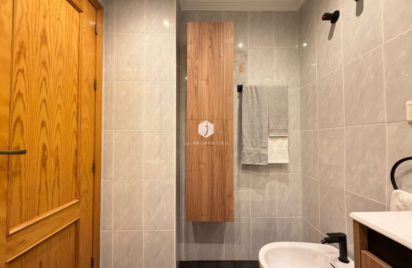 Segunda mano - Apartamento / piso -
Torrevieja - Centro