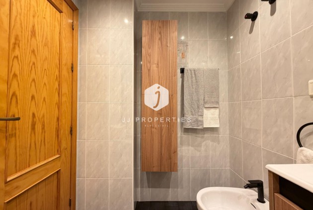 Segunda mano - Apartamento / piso -
Torrevieja - Centro