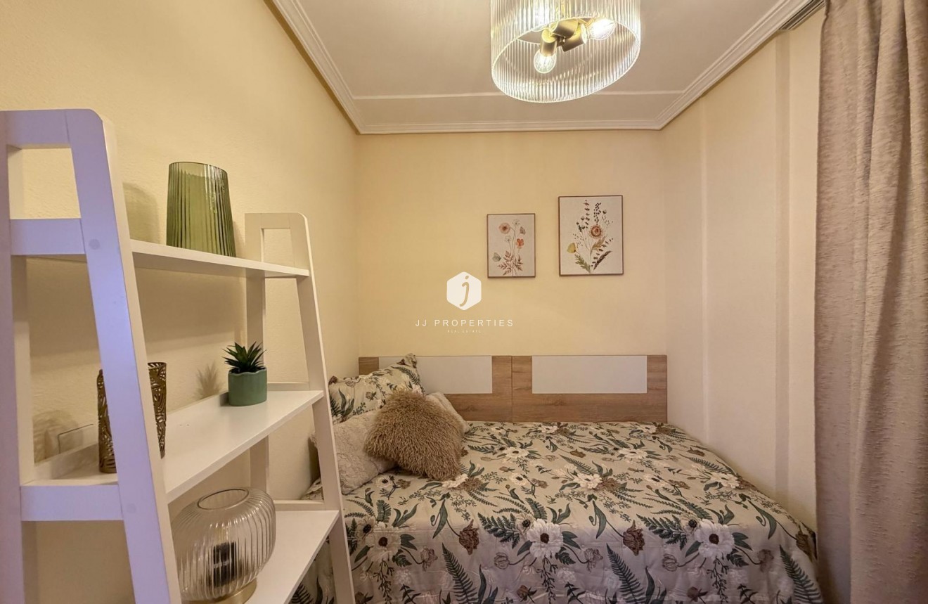 Segunda mano - Apartamento / piso -
Torrevieja - Centro