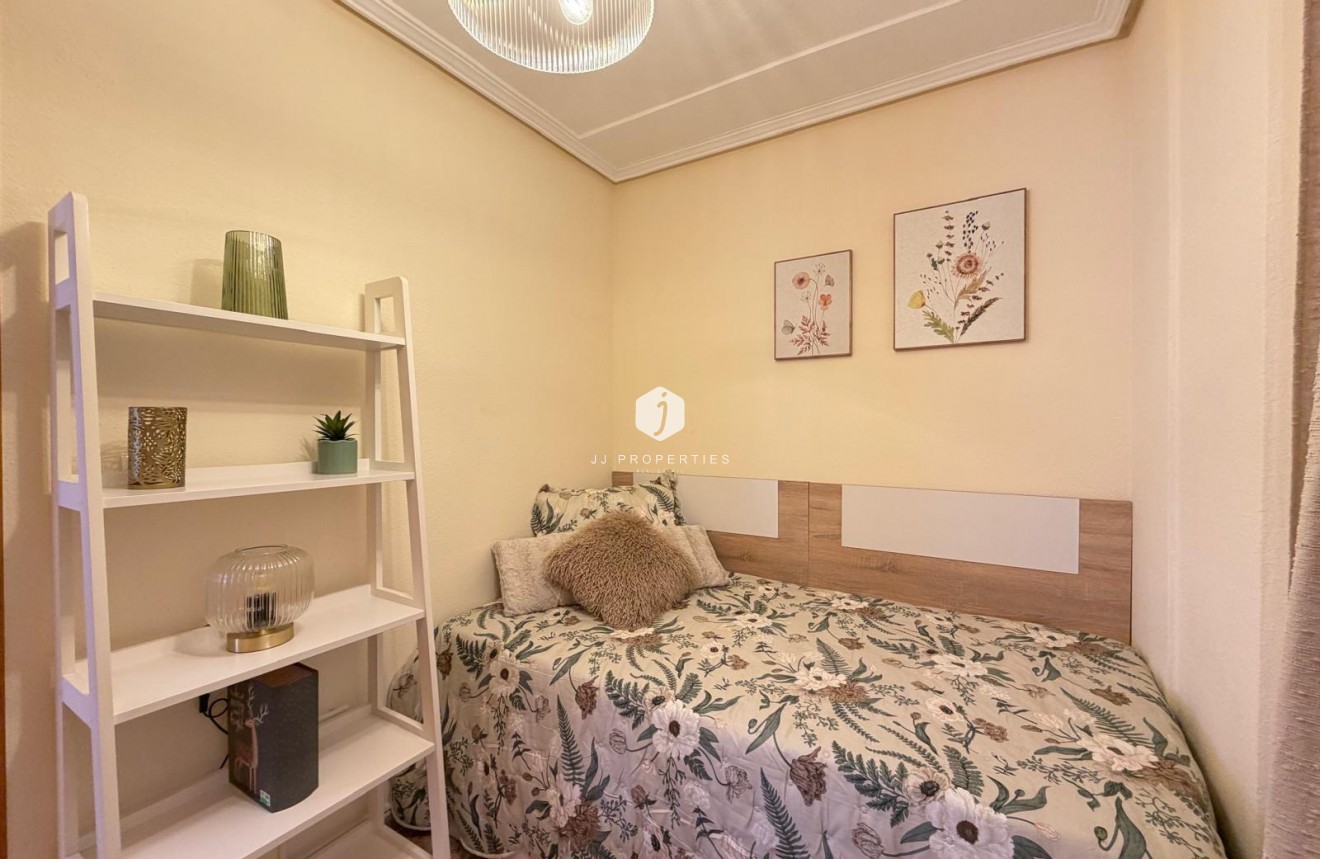 Segunda mano - Apartamento / piso -
Torrevieja - Centro