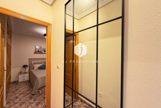 Segunda mano - Apartamento / piso -
Torrevieja - Centro