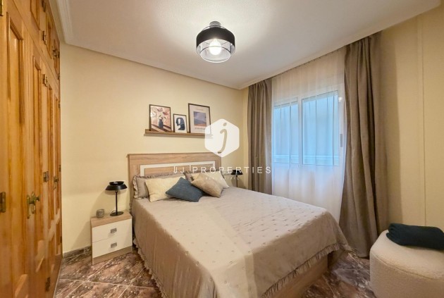 Segunda mano - Apartamento / piso -
Torrevieja - Centro