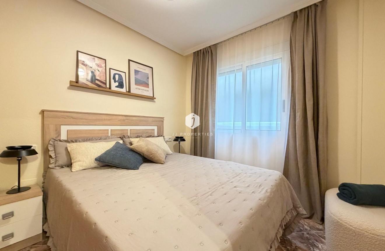 Segunda mano - Apartamento / piso -
Torrevieja - Centro