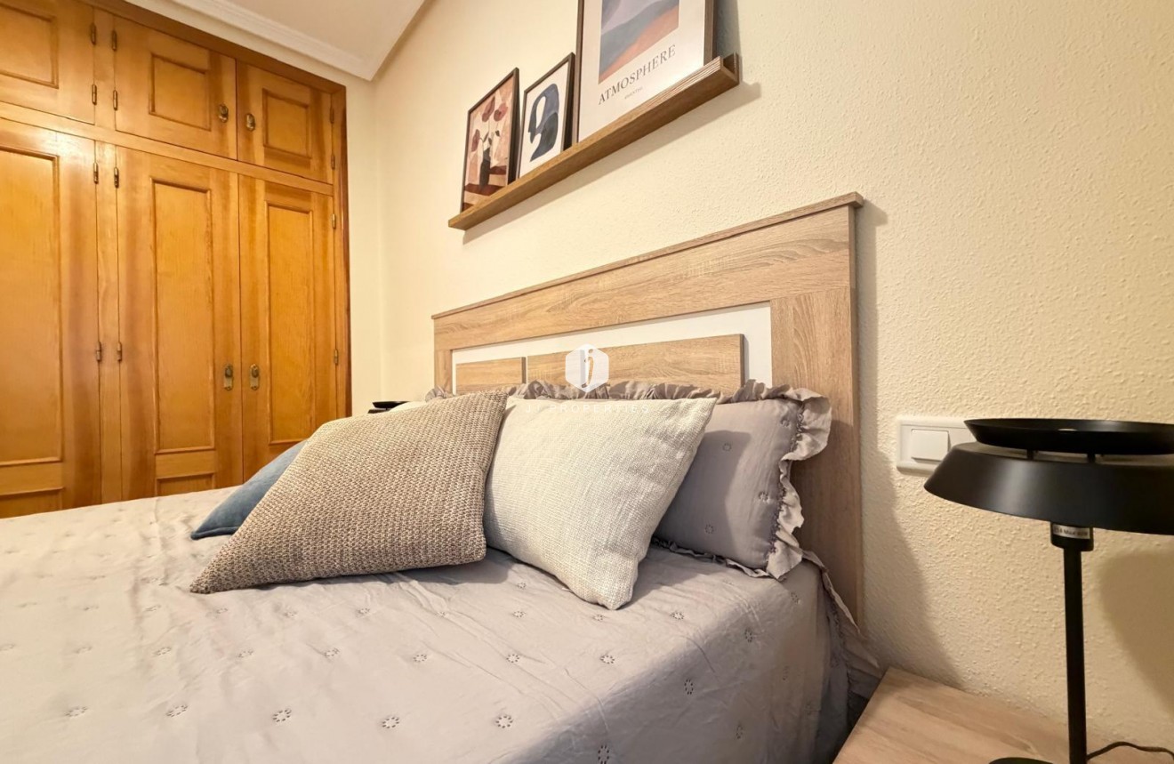 Segunda mano - Apartamento / piso -
Torrevieja - Centro