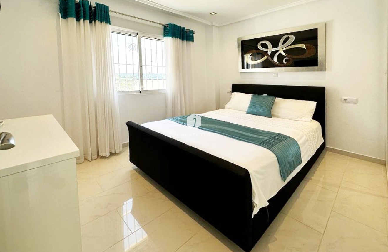 Resale - Villa -
San Miguel de Salinas - Inland