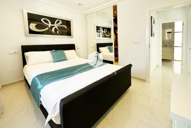 Resale - Villa -
San Miguel de Salinas - Inland