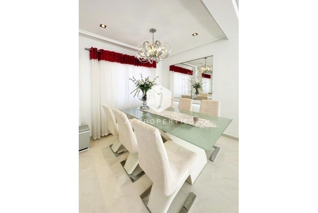 Resale - Villa -
San Miguel de Salinas - Inland