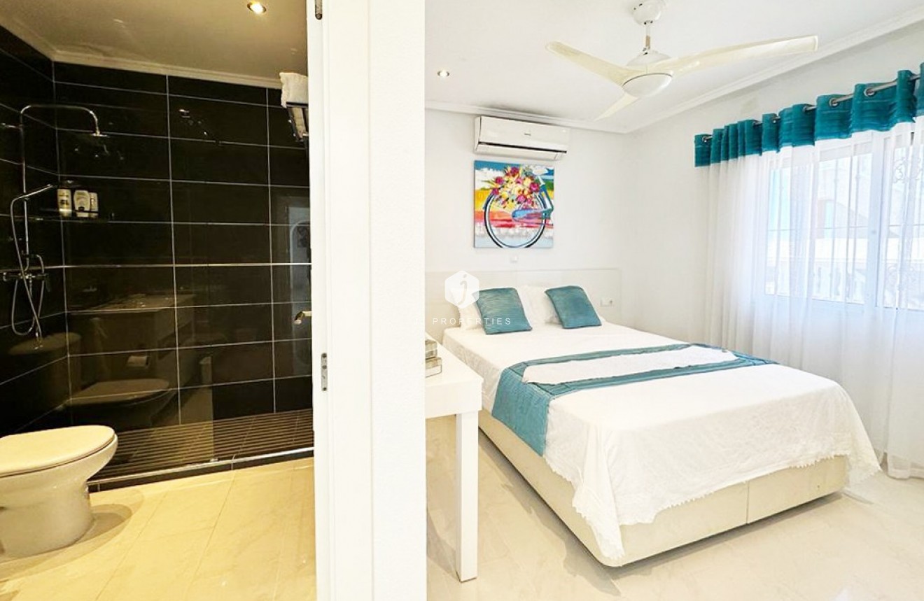 Resale - Villa -
San Miguel de Salinas - Inland