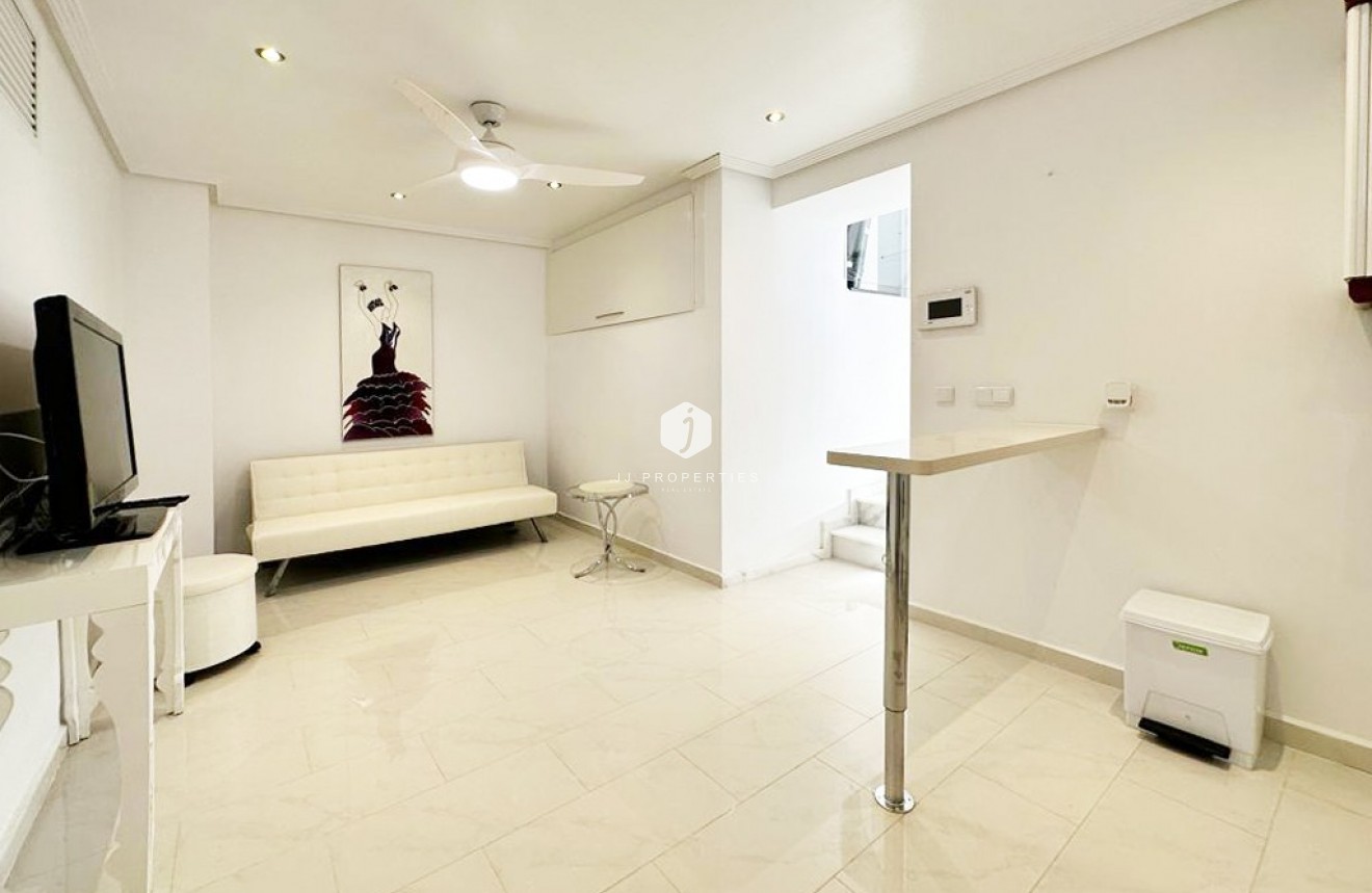 Resale - Villa -
San Miguel de Salinas - Inland