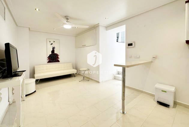 Resale - Villa -
San Miguel de Salinas - Inland