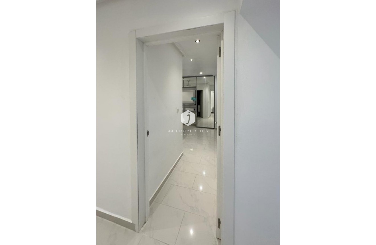 Resale - Villa -
San Miguel de Salinas - Inland