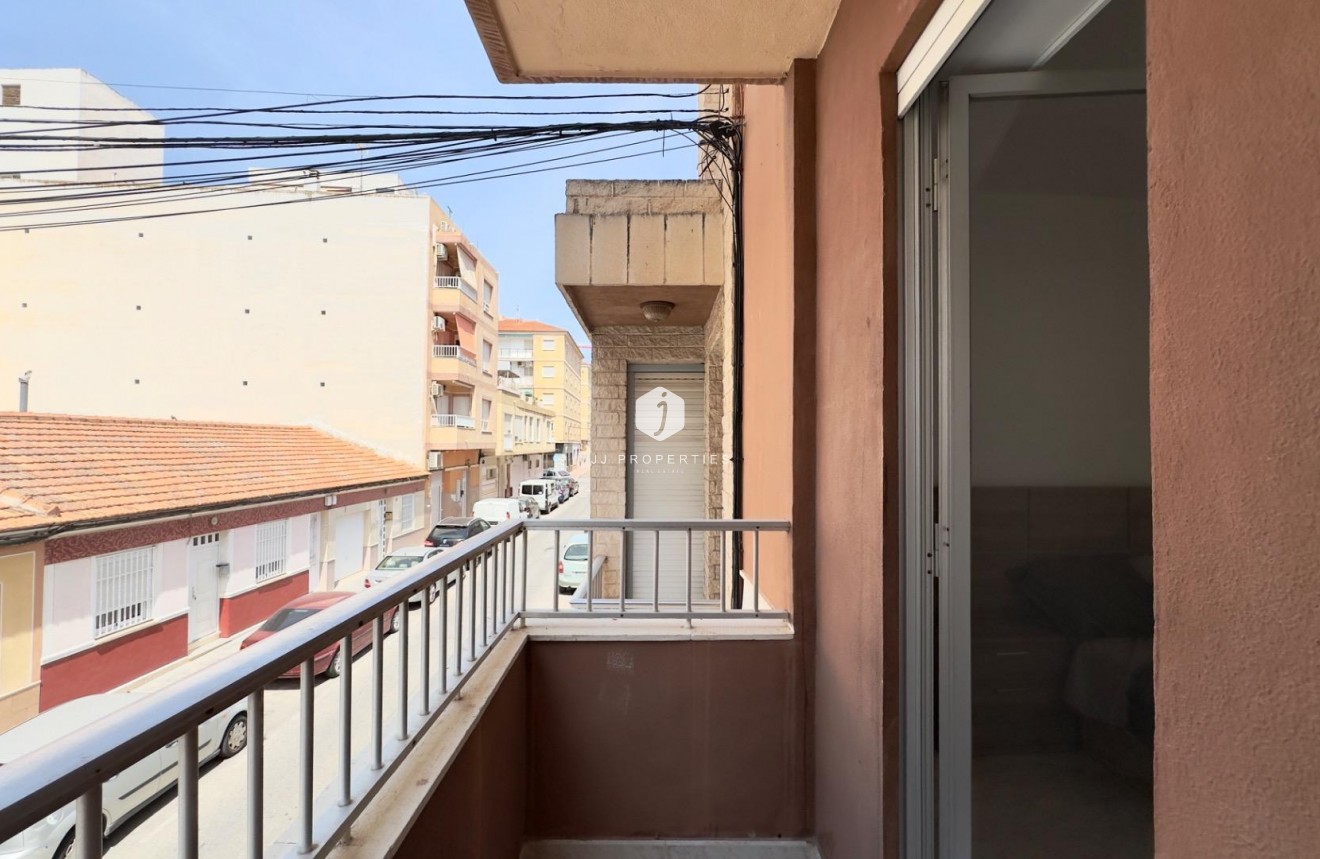 D'occasion - Appartement -
Torrevieja - Estacion de autobuses