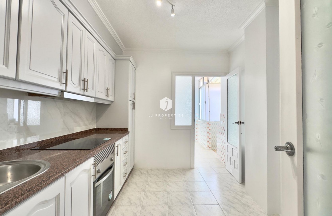 D'occasion - Appartement -
Torrevieja - Estacion de autobuses