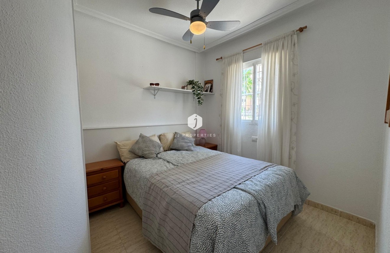 D'occasion - Bungalow -
Torrevieja - La Siesta - El Salado - Torreta